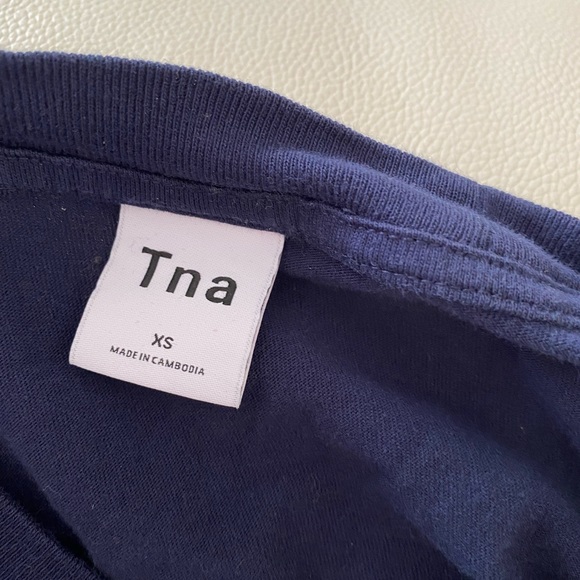 TNA oversized colour block crop top - Picture 2 of 3